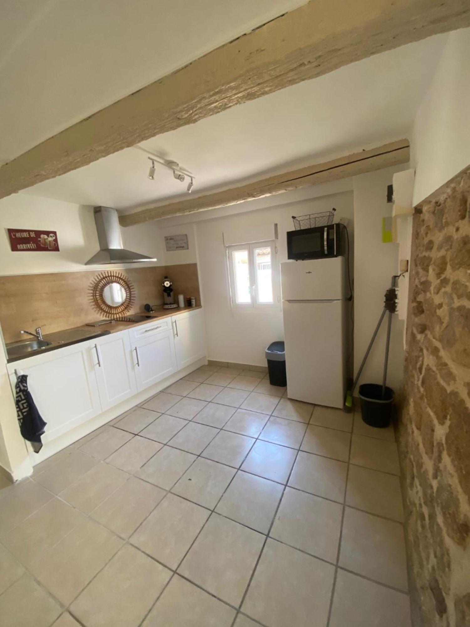 Maison De Village Courthezon Exterior photo